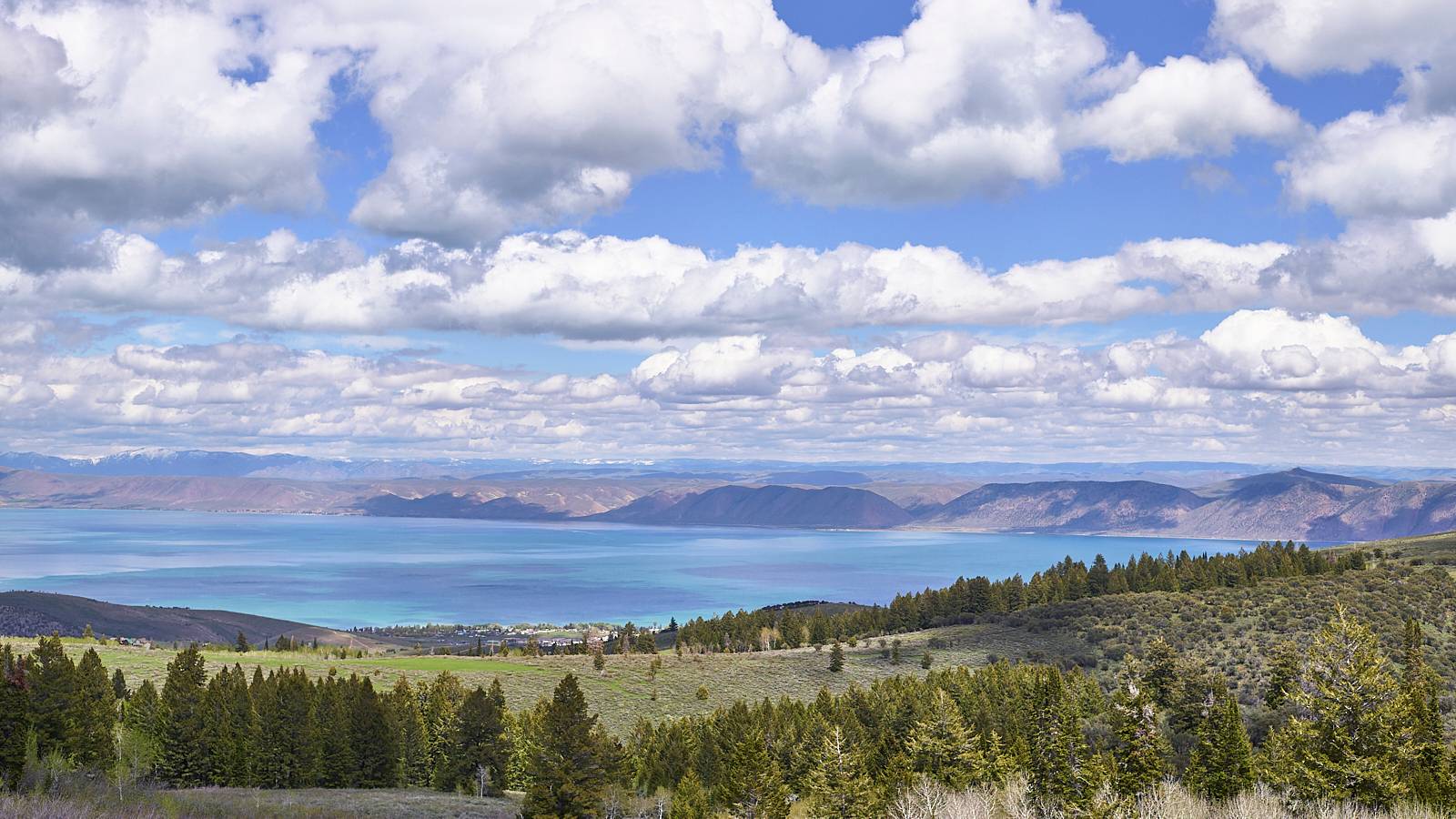Bear Lake and Garden City as seen from an overlook on U.S. Highway 89 in 2020. (Photo Credit: Andrew McAllister)